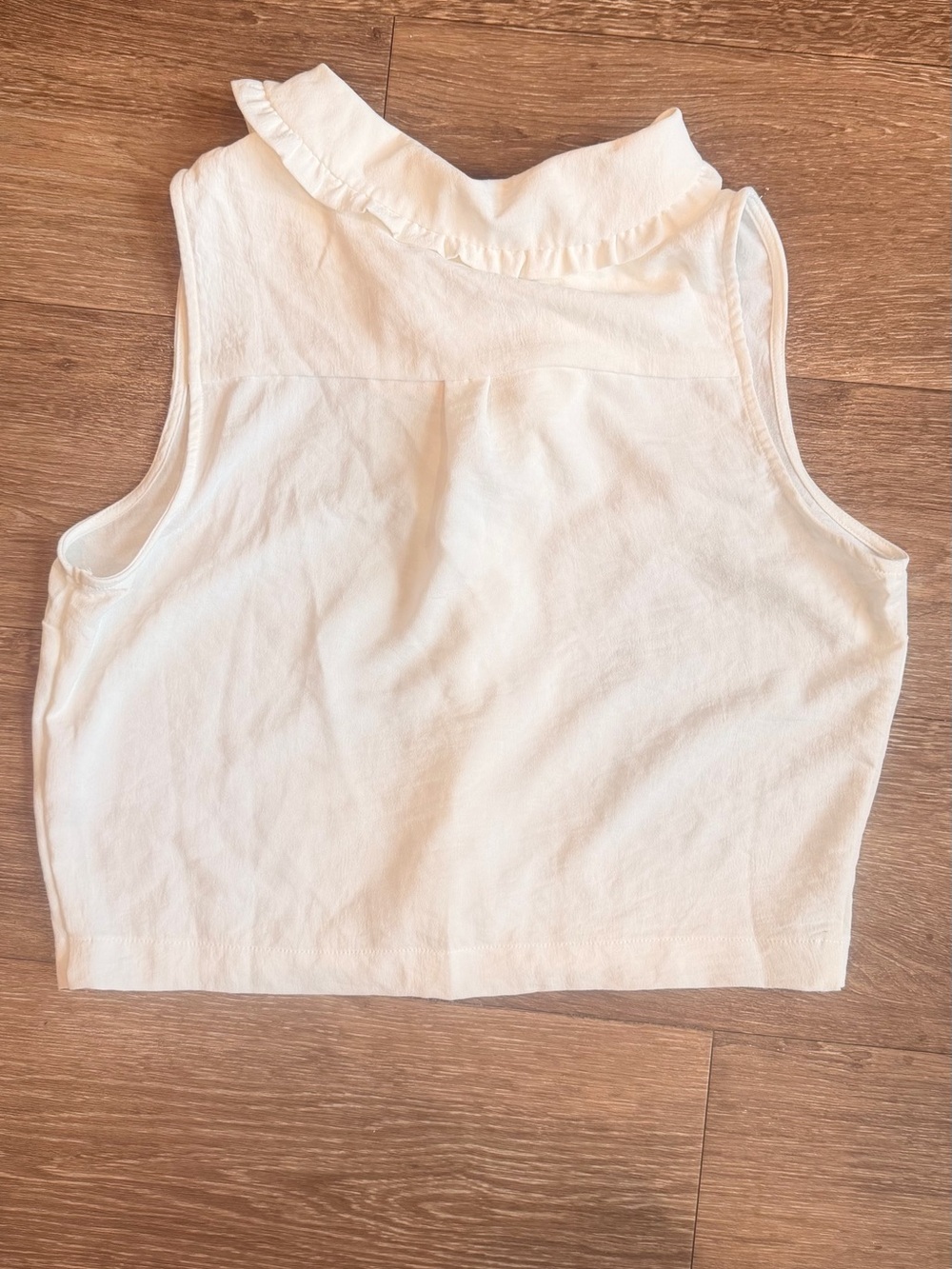 White Ruffle-Collar Sleeveless Button-Front Top - Picture 2 of 2